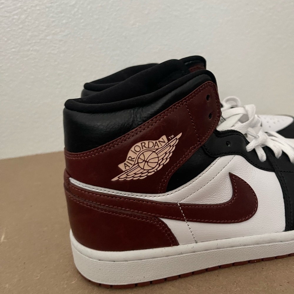 Nike Men's Jordan 1 Mid SE White/Dark Pony-Black (HF3216 102) Sneakers Sz 9 - Picture 4 of 9
